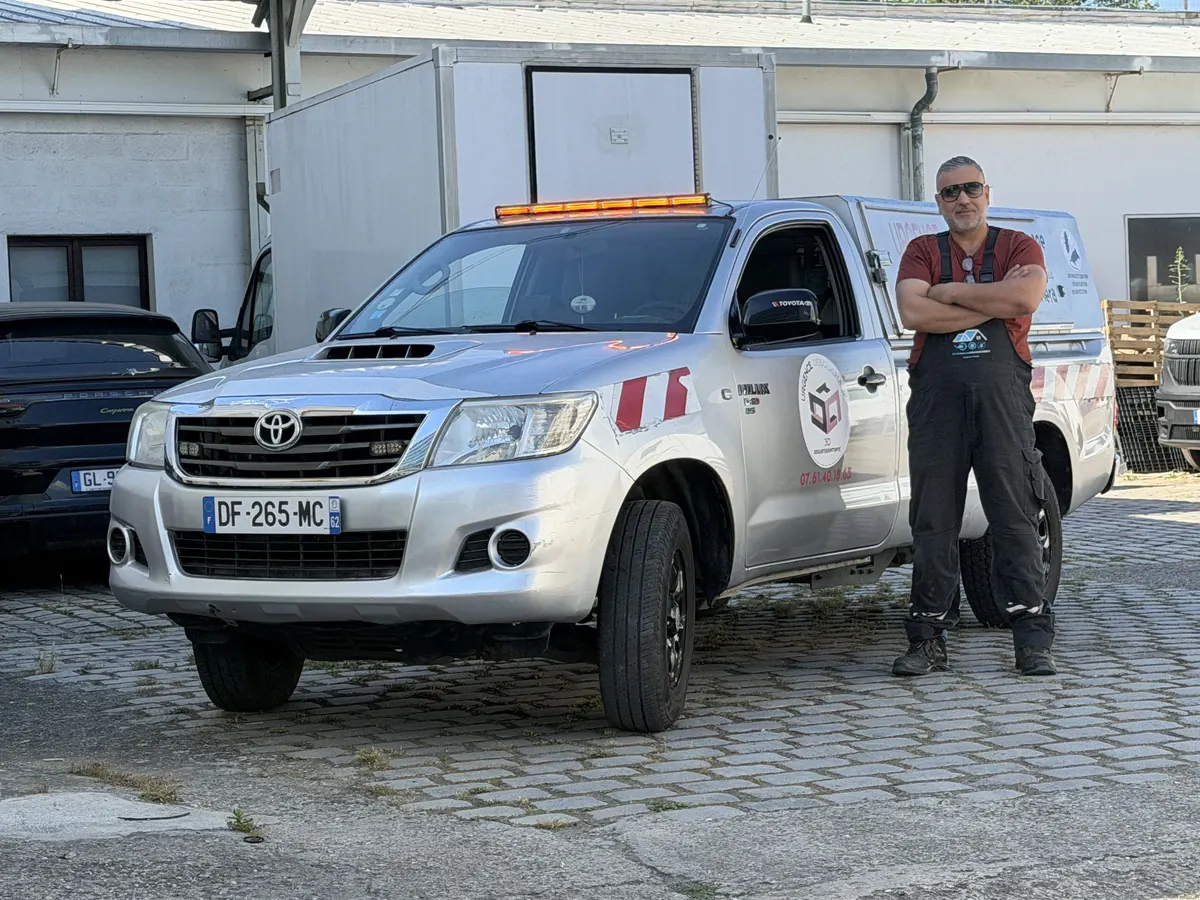 Camion 3D Assainissement équipé pour le pompage et la vidange de fosses en Seine-Saint-Denis