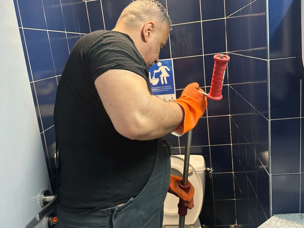 Débouchage de WC en urgence par 3D Assainissement à Saint-Denis (93)